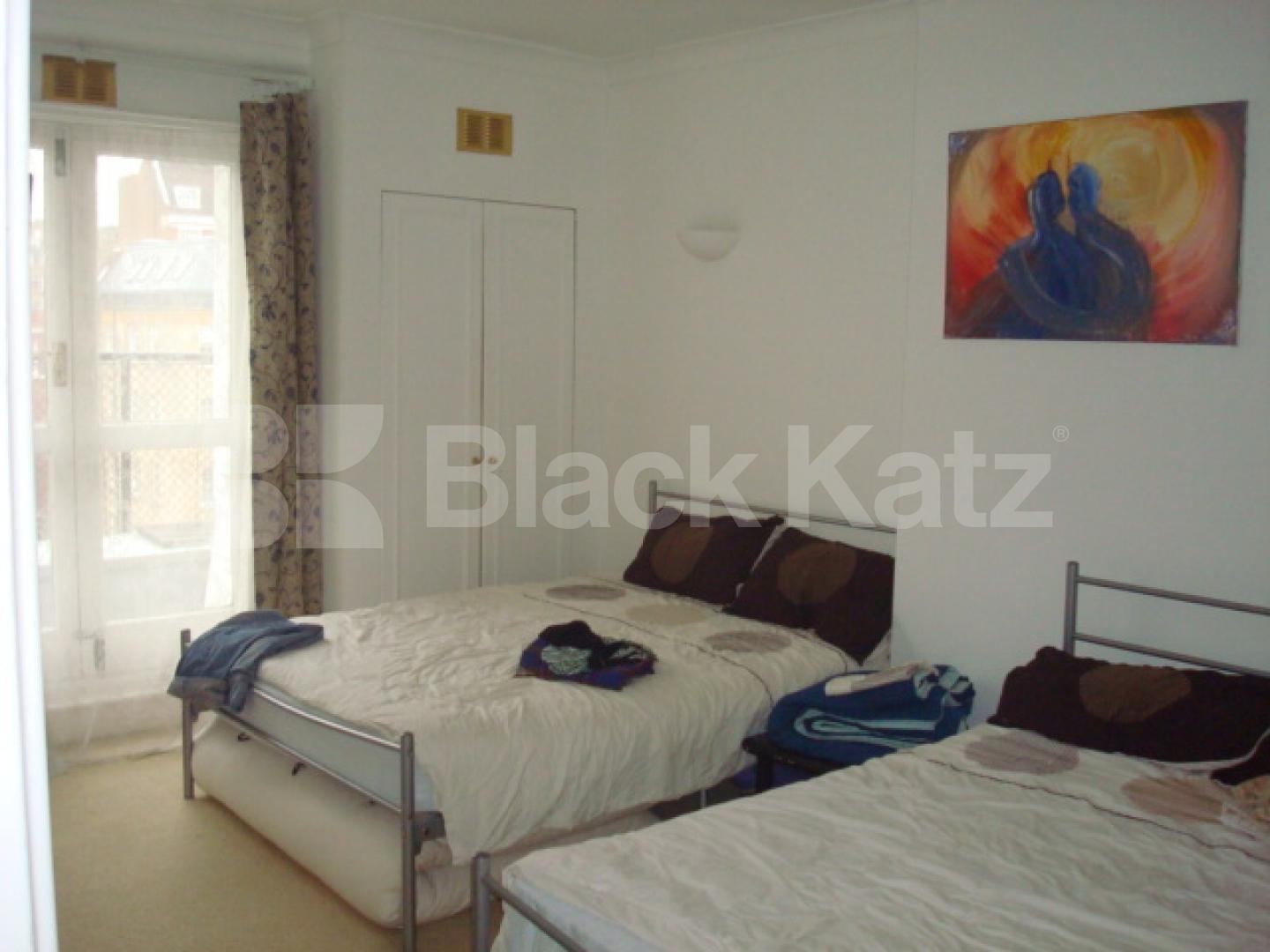 			ABSOLUTE MUST SEE!!!, 4 Bedroom, 1 bath, 1 reception Flat			 Great Cumberland Place, MAYFAIR  / MARBLE ARCH